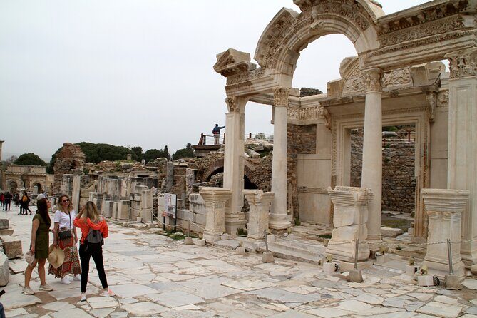 All Inclusive Private Access Ephesus Tour (SKIP-THE-LINE) - Lunch in a local restaurant: what’s included and how to handle it