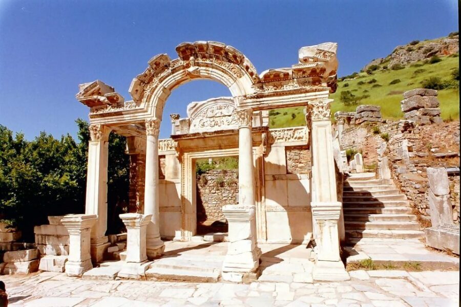Ephesus: House of Virgin Marry & Artemis w Lunch & Ticket - Lunch in Selçuk: Buffet Time That Keeps the Day on Track