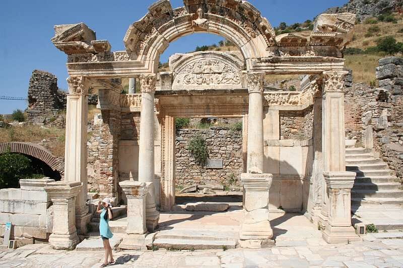 Ephesus: Small Group Tour for Cruise Passengers - Selçuk Lunch: A Real Break (and a Local Craft Stop)