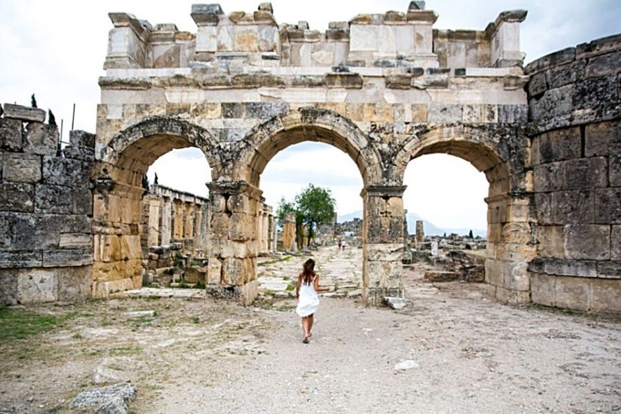 From Kusadasi and Selcuk: Pamukkale and Hiearapolis Tour - The photography advantage: where you’ll actually get good shots