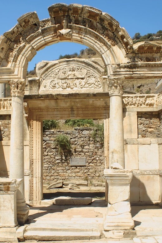 From Kusadasi: Ephesus Private Tour for Cruise Passengers - Meeting the Kusadasi Cruise Pier Crew and Getting to the First Stop Fast