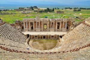 From Kusadasi: Pamukkale & Hierapolis Tour with Entry Ticket - Lunch in the middle: filling you up without breaking your day