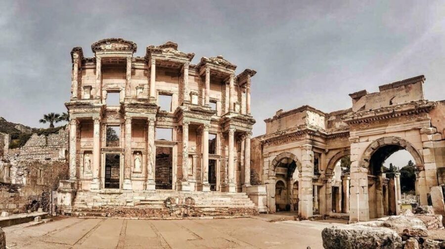 Kusadasi: Ephesus Small Group Tour - Ephesus walking tour: seeing the names you hear in travel books
