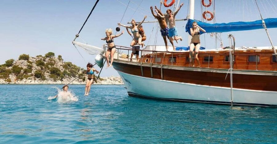 Kusadasi: Full–Day Boat Trip with Lunch - Getting picked up in central Kusadasi and reaching the jetty