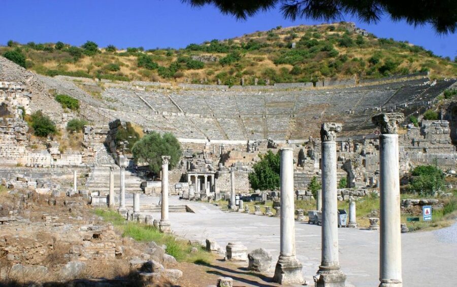 Kusadasi or Selcuk: Full-Day Ephesus Tour with Lunch - Pickup and the calm start toward Mary’s House