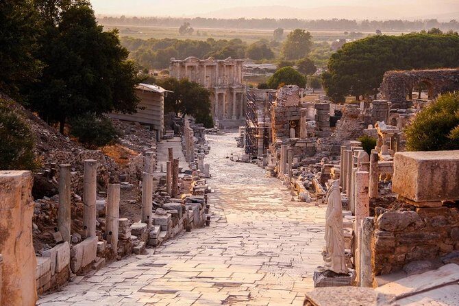 Kusadasi Shore Excursion: Ephesus Sightseeing Tour with Lunch - Lunch that actually fits a tour day