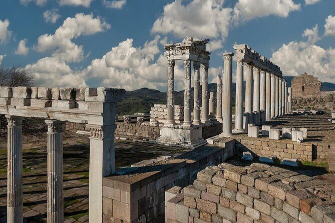 Pergamon&Asklepion Day Tour from Kusadasi / Izmir - Guides and comfort: what you can expect from the people running the show