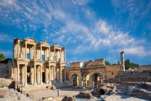 PRIVATE TOUR FOR CRUISERS: Mary's House (Meryemana) and Ephesus - Virgin Mary’s House (Meryemana): pilgrimage at the edge of the mountains