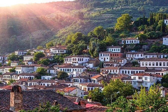 Sirince Village & Selcuk Bazaar Tour From Kusadasi - The Şirince Koyu Experience: Vineyards, Peach Trees, and the Name That Means Pretty