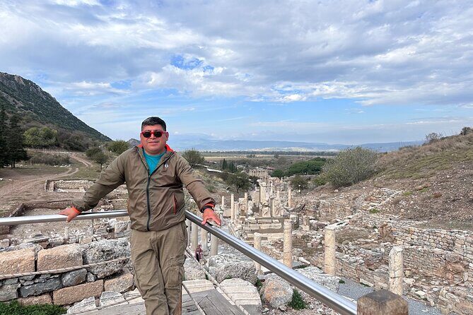 Time Travel in Ephesus: Affordable and Spectacular Experience - Why the Guides Get High Marks: Pace, Sign-In, and Getting Back on Time